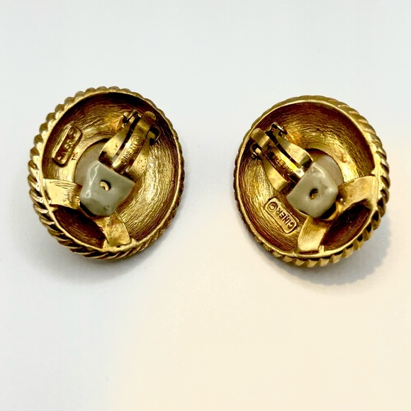 Vintage CINER Gold Tone Rope Dome Clip-On Earrings | Signed Designer - Picture 3 of 5